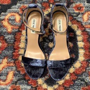 Steve Madden blue velvet heels